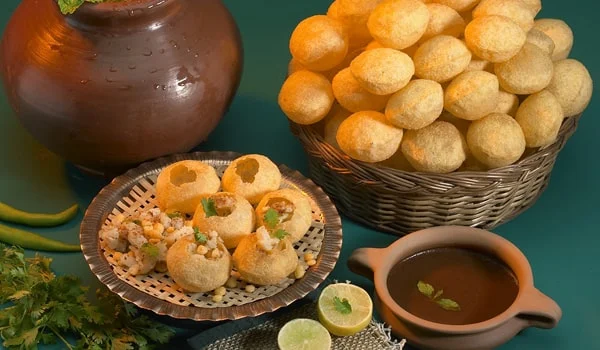Street Foods in India (2026): Famous Indian Street Food, Must-Try Dishes & Best Food Destinations
